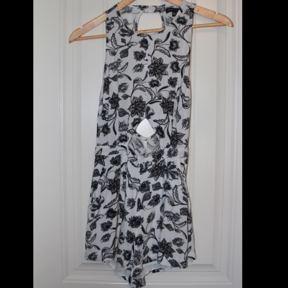 Kendall&Kylie Floral Romper w/ front&back cut out